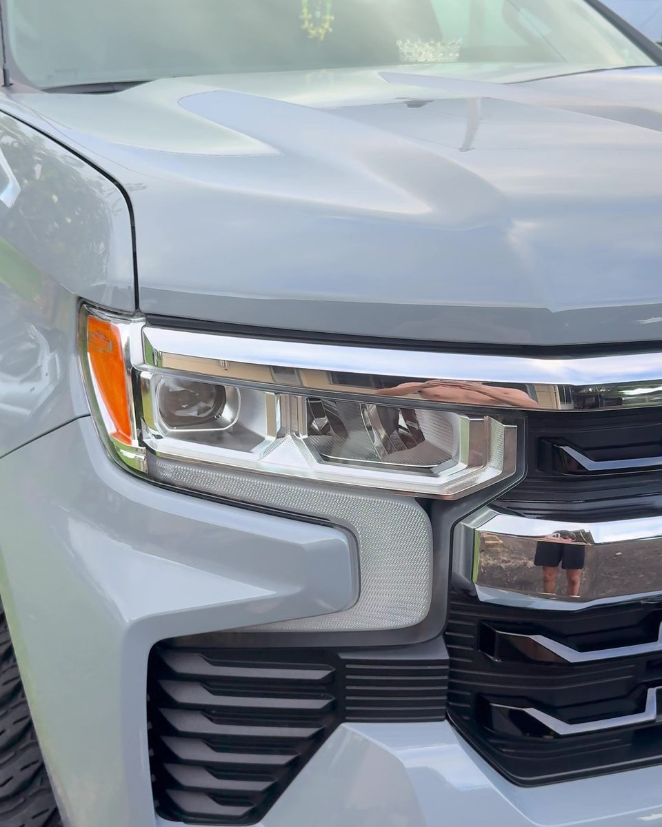 Ceramic-coated headlight and grille detail